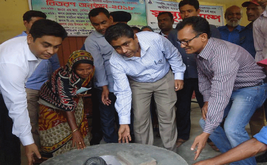 সমৃদ্ধি কর্মসূচি এসডিএস আলাওলপুর এর অধীনে ১০০ পরিবারের মধ্যে সেনেটারী