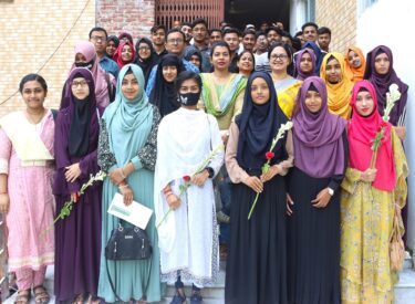 Photo session after the Higher Education Scholarship Checks distribution ceremony.