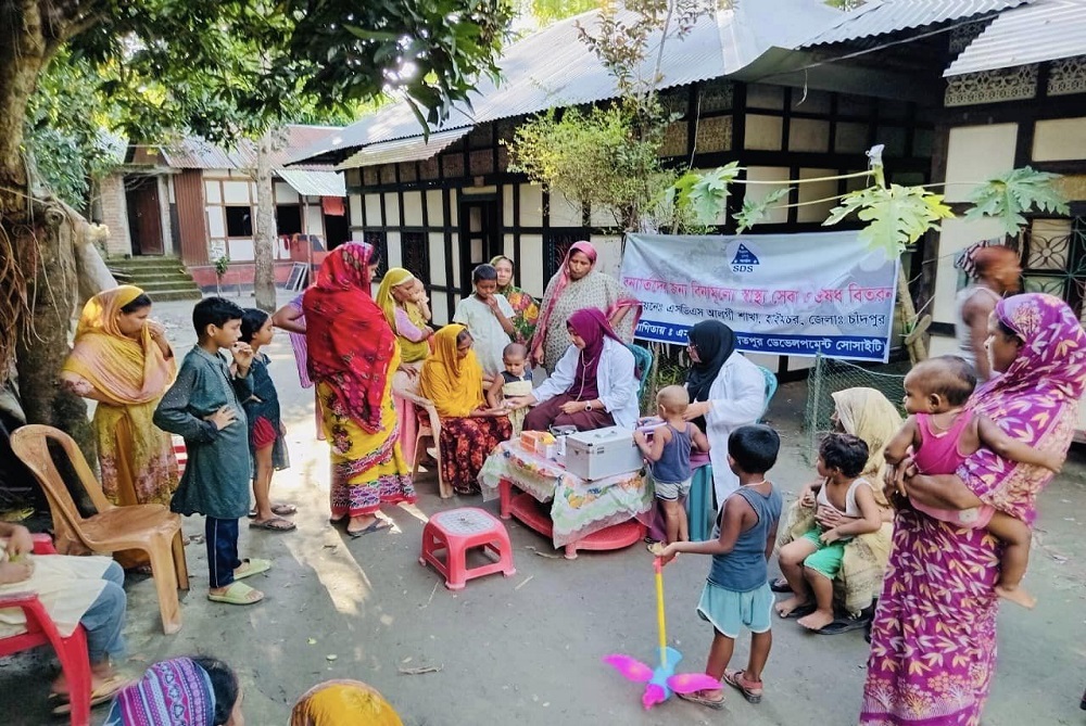 Free health care and medicine distribution program for flood victims